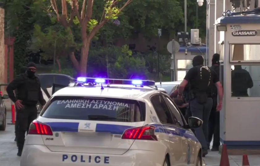 Σαρώνονται οι ηλεκτρονικές συσκευές του 37χρονου Παλαιστίνιο