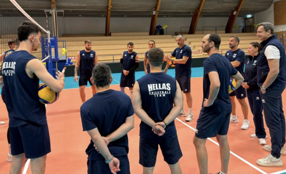 Πρεμιέρα με το δεξί θέλει η εθνική κόντρα στη Σουηδία
