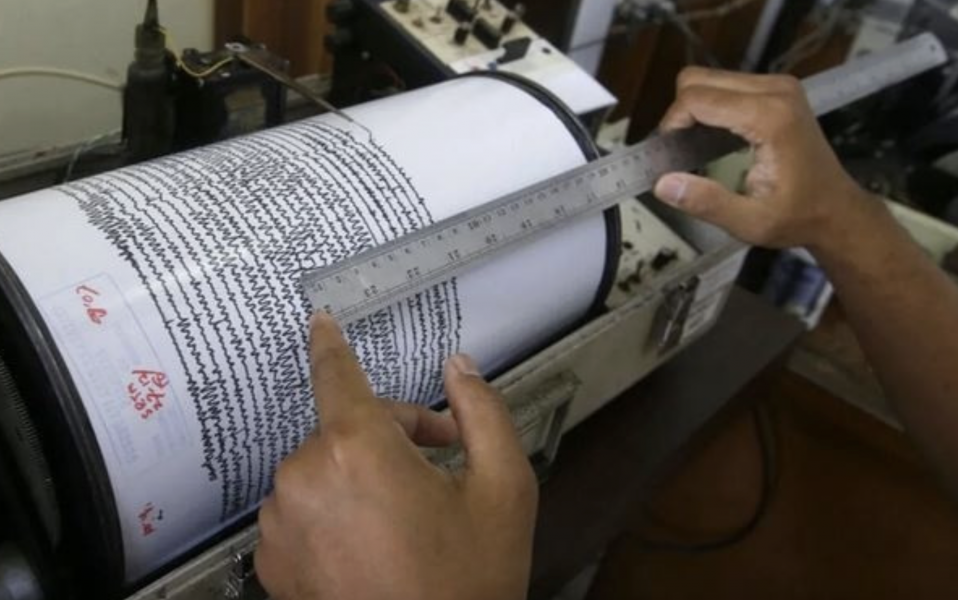 Σεισμός τώρα: 5,3 ρίχτερ στην Εύβοια, αισθητός στην Αττική