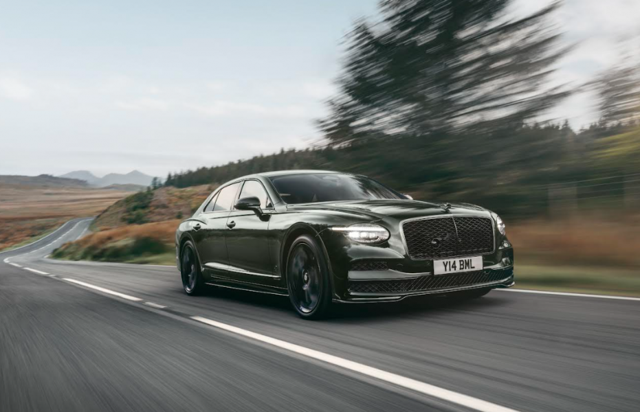 Η νέα Bentley Flying Spur: χειροποίητη πολυτέλεια με επιδόσεις supercar