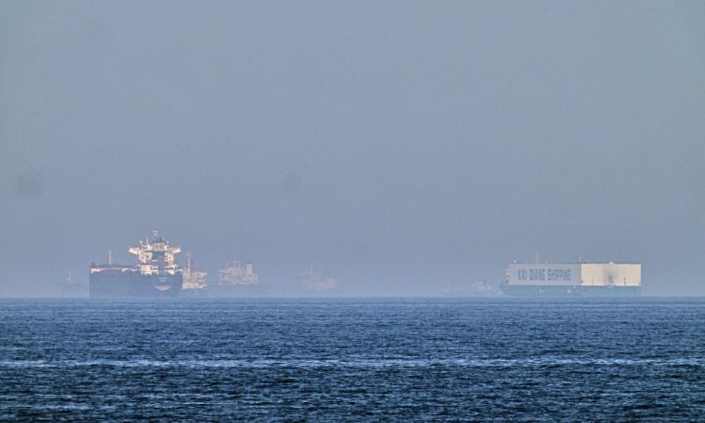 Το Ιράν κλείνει πλήρως τα Στενά του Ορμούζ - Στόχο