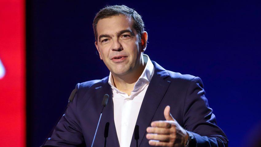 «Για ίδιον όφελος»: Λάβρος ο Κώστας Βαξεβάνης κατά Τσίπρα