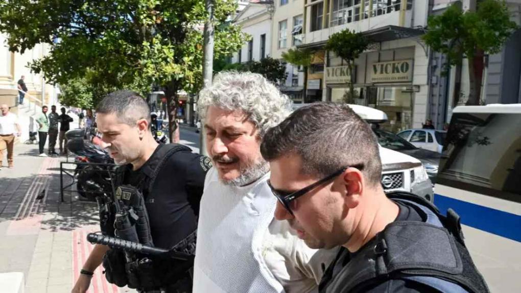 Τζέιμς Δαλαμάγκας: «Ντύθηκε παπάς και φυγαδεύτηκε από την Αυ