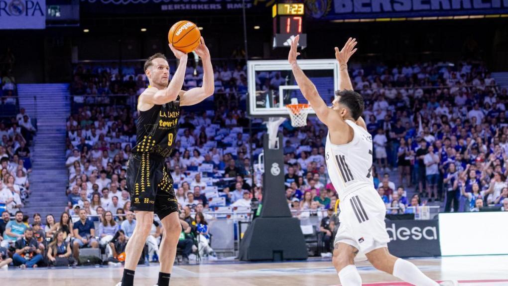Το αδιανόητο buzzer beater του 43χρονου Xoυέρτας κόντρα στην Ρεάλ! (video)