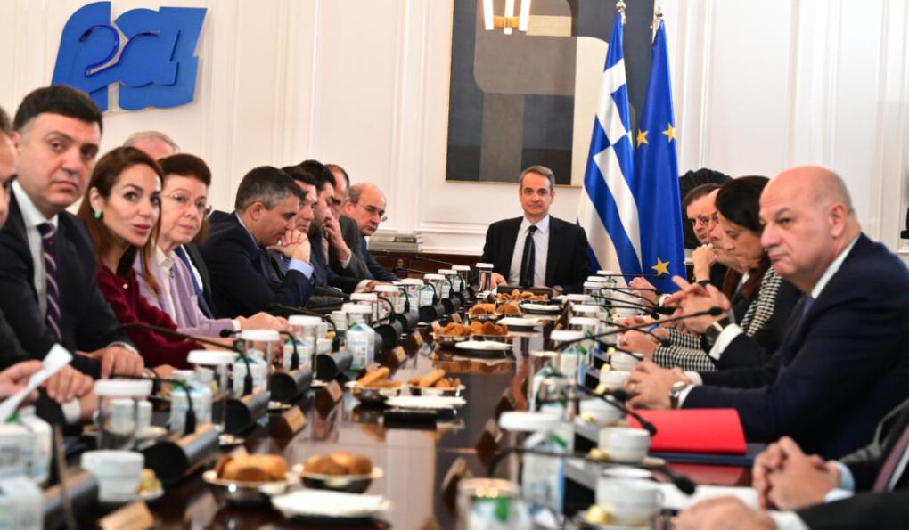 Ανατροπή στον ανασχηματισμό: Η αλλαγή που δεν τόλμησε ο Μητσ