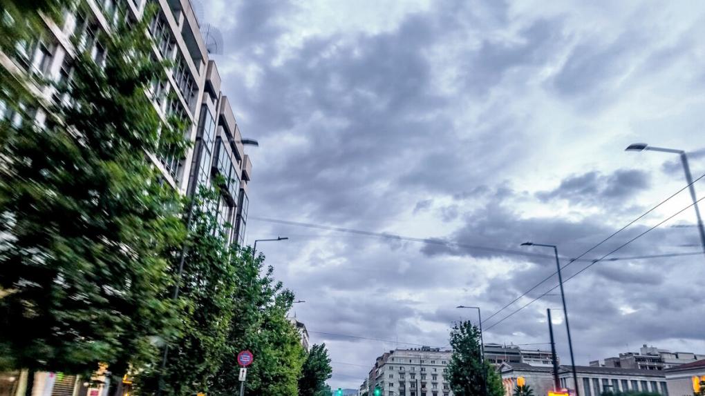 Καιρός σήμερα: Συννεφιά με τοπικές βροχές και καταιγίδες – 30άρια στη θερμοκρασία