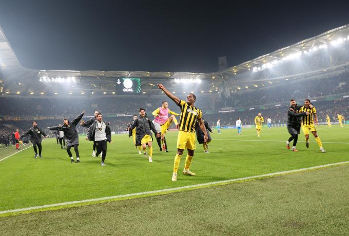 «Κορυφαίο κοντρόλ»: Η UEFA αποθεώνει Κουτέσα για την γκολάρα