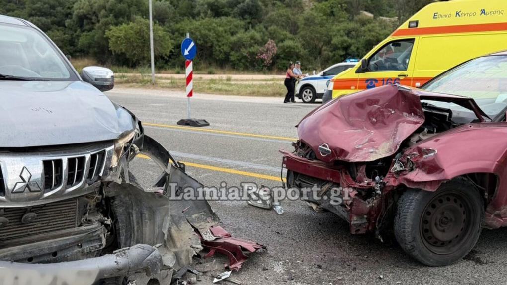 Τροχαίο στις Θερμοπύλες: Αυτοκίνητο πέρασε στο αντίθετο ρεύμ