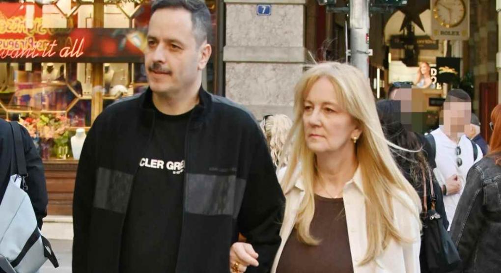 Διεθνώς καταξιωμένη γλύπτρια, υποψήφια με τη ΝΔ - Ποια είναι η σύντροφος του Αλέξανδρου Τσουβέλα, Ευαγγελία Καρύδη