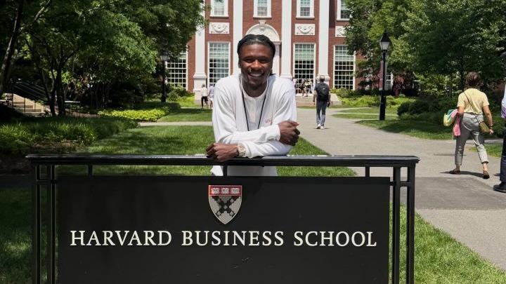 Στα έδρανα του Harvard ο Καμαβινγκά!