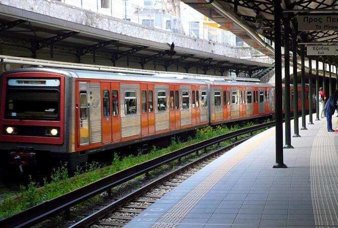 Ακινητοποιημένος συρμός του ΗΣΑΠ στον Περισσό – Έμεινε χωρίς ρεύμα