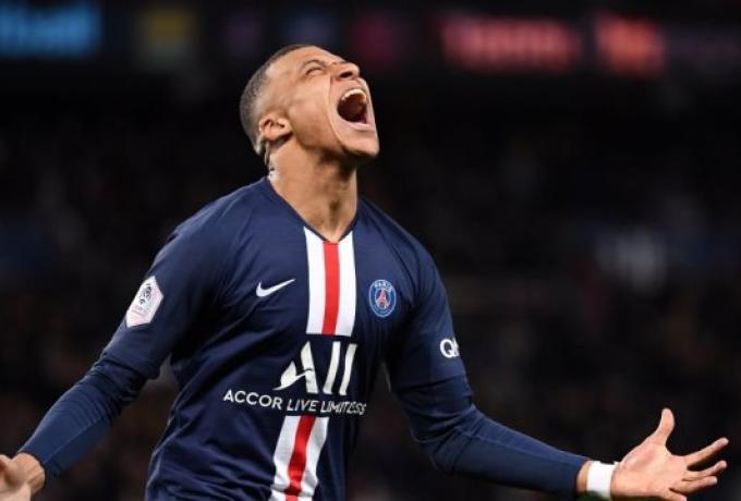 Ο Μπαπέ μένει για έναν χρόνο στην Παρί και φτιάχνει ντοκιμαντέρ