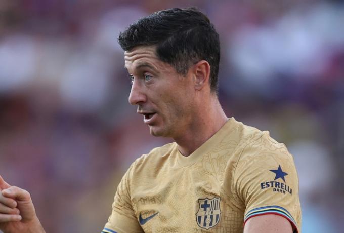 Με πρωταγωνιστή τον Λεβαντόφσκι παρουσίασε την τρίτη φανέλα της η Μπαρτσελόνα (vid)