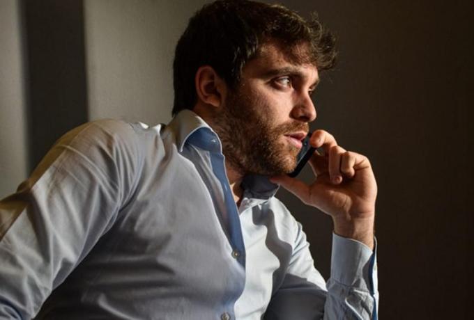 «De Telegraaf» κατά Ρομάνο: «Κλέβει ειδήσεις από άλλους δημοσιογράφους»