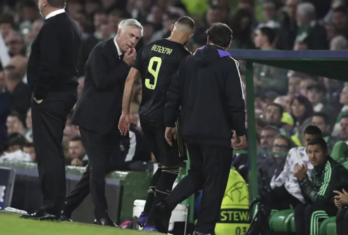 Αντσελότι: «Δεν φαίνεται ανησυχητικός ο τραυματισμός του Μπενζεμά, θα περιμένουμε τις εξετάσεις» Αντσελότι: «Δεν φαίνεται ανησυχητικός ο τραυματισμός του Μπενζεμά, θα περιμένουμε τις εξετάσεις»