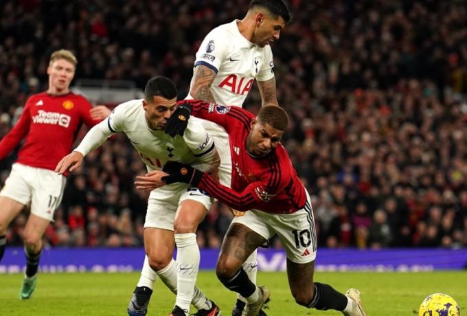 Όρθια στο Ολντ Τράφορντ η Τότεναμ