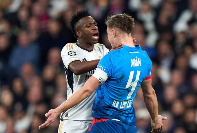 Bild: «Σκάνδαλο με τον στραγγαλιστή Βινίσιους» (pic)