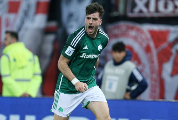 Έντυσαν τον Ιωαννίδη με τη φανέλα της Σπόρτινγκ!