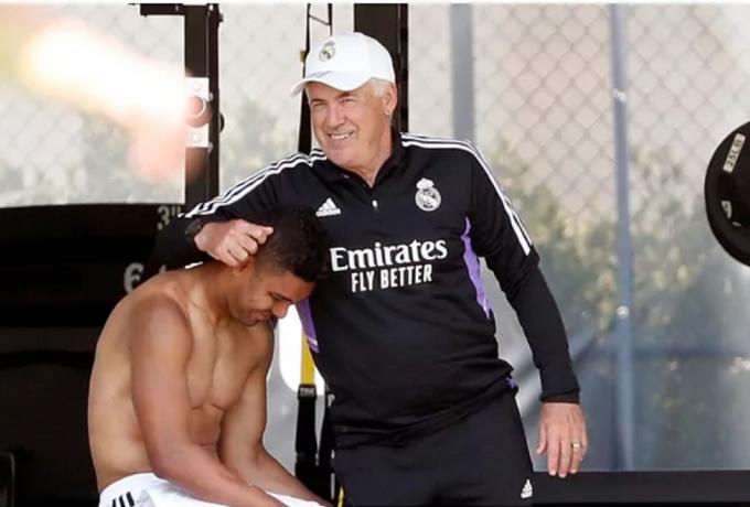 Κασεμίρο για Αντσελότι: «Τον είδα να κλαίει, μου είπε να μη φύγω και ότι με αγαπάει πολύ»