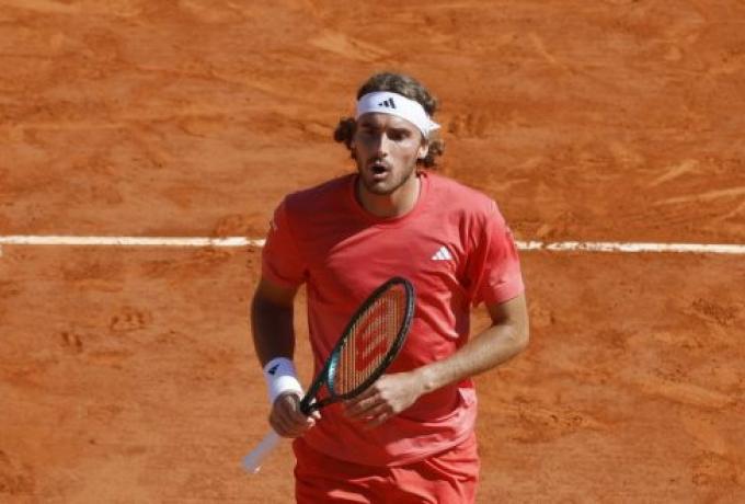 Κλείνει ξανά το πρόγραμμα ο Τσιτσιπάς