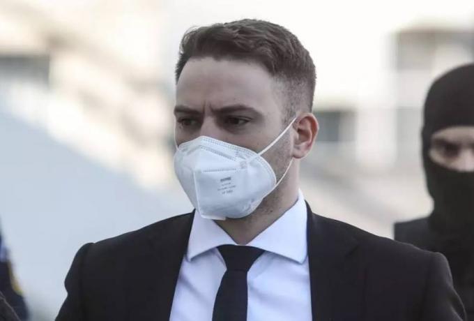 Πανελλαδικές εξετάσεις δίνει ο Μπάμπης Αναγνωστόπουλος