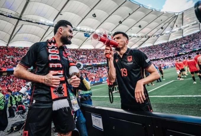 Τιμωρία δύο αγωνιστικών στον Ντάκου της Αλβανίας για τα συνθήματα κατά της Β. Μακεδονίας