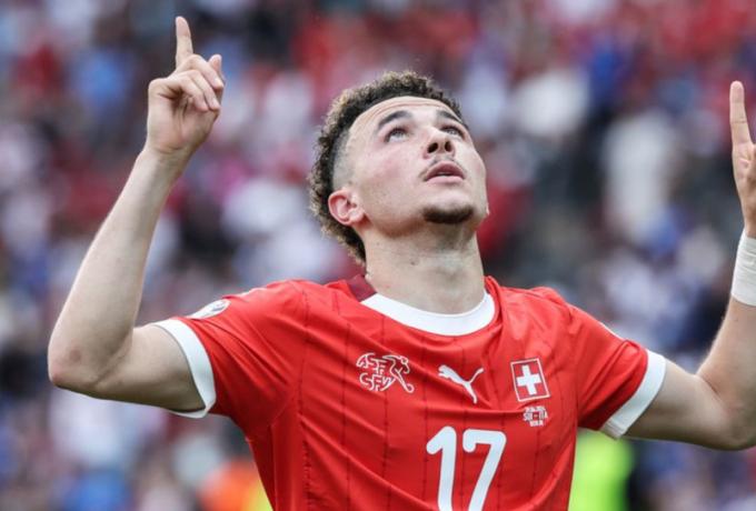 Η Γαλατά πάει για διπλό «κόλπο» με Βάργκας και Σάλαι