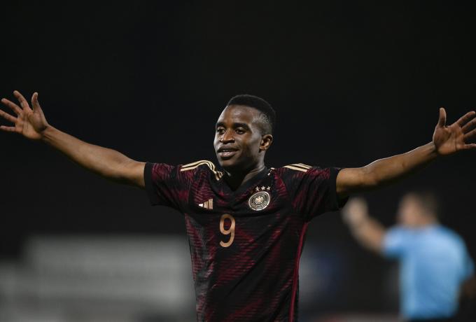 Η Μαρσέιγ κλείνει με δανεισμό από την Ντόρτμουντ τον Μουκοκό