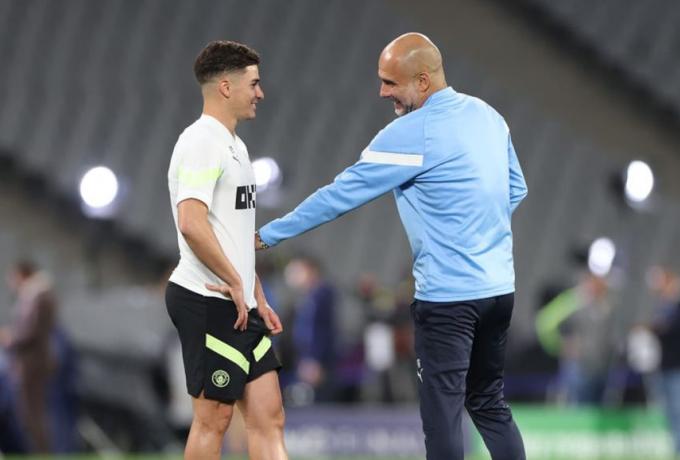 Γκουαρντιόλα: «Υπολογίζω κανονικά τον Άλβαρες»