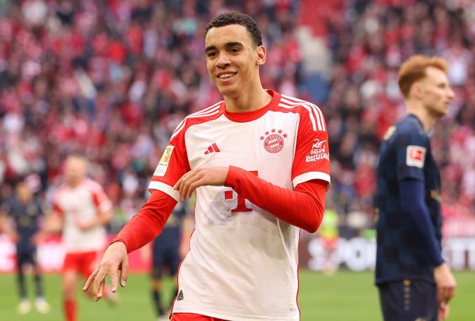 Ο επόμενος… πόλεμος ανάμεσα σε Ρεάλ Μαδρίτης και Μπαρτσελόνα θα είναι για τον Μουσιάλα