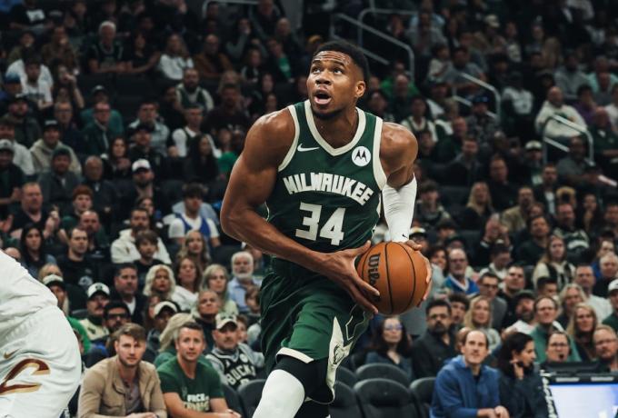 Και οι Νικς θέλουν Αντετοκούνμπο