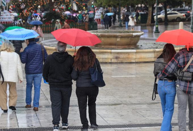 Καιρός σήμερα: Πτώση της θερμοκρασίας και ισχυρές καταιγίδες στη δυτική Ελλάδα
