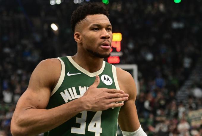 Μπακς: Πρόβλημα στη μέση για τον Γιάννη