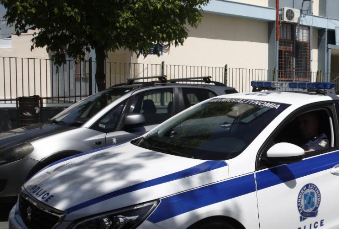 Σοκ στο Αγρίνιο: Κυνήγησε με μαχαίρι τη 12χρονη κόρη του και την έκαψε με τσιγάρο