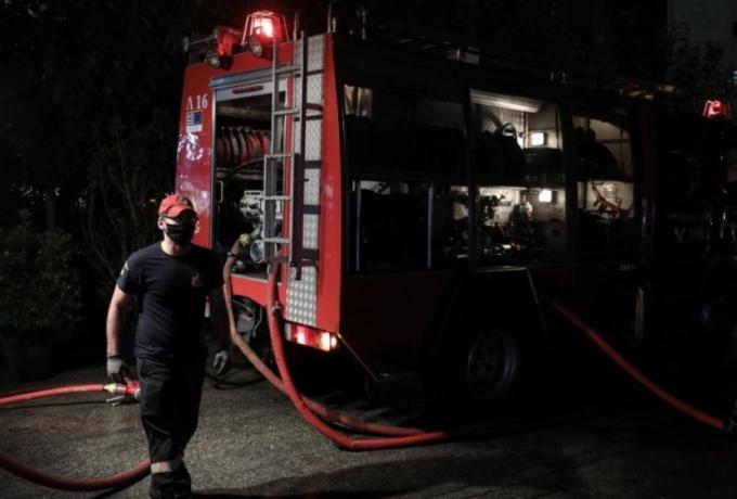 Φωτιά στην Κερατέα: Στις φλόγες μία παράγκα και ένα αυτοκίνητο