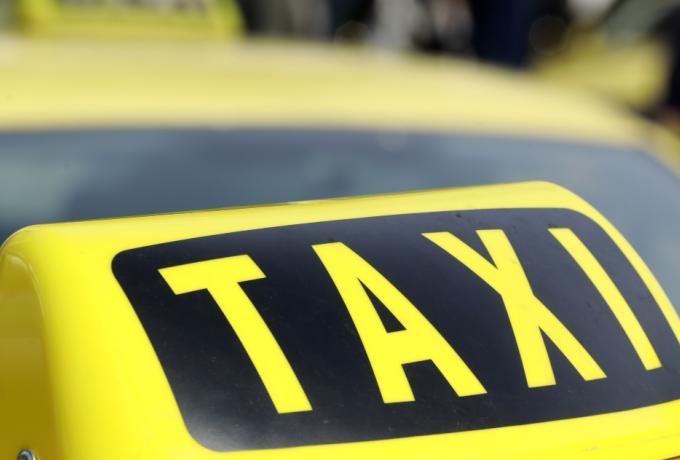 Απεργία ταξί: Νέο «χειρόφρενο» αύριο, Πέμπτη – Θα γίνει αυτοκινητοπομπή προς το Μαξίμου