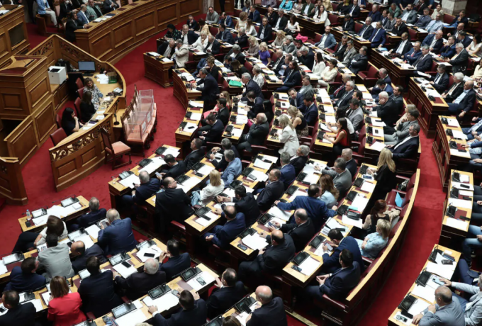 Τέμπη: Η ΝΔ απαντά «ναι» στην πρόταση του ΠΑΣΟΚ για προανακριτική και εξαπολύει τα πυρά της