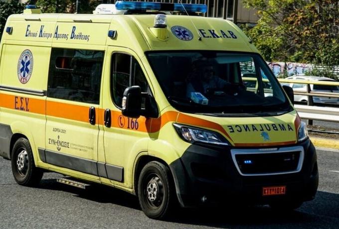 Μηχανή παρέσυρε πεζό στη λεωφόρο Συγγρού στο ρεύμα προς Πειραιά