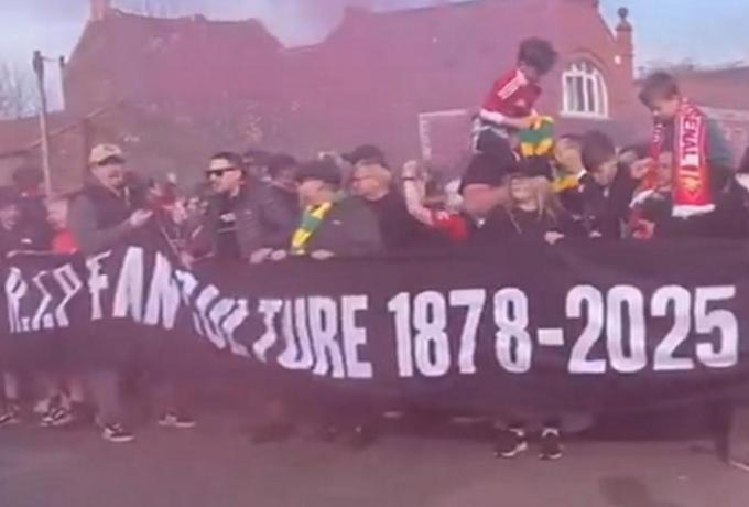 Έξαλλοι οι οπαδοί των Red Devils: Έντονες διαμαρτυρίες προς την διοίκηση