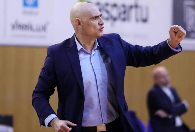 Ανανέωσε με Φλοίσβο ο Αρσενιάδης