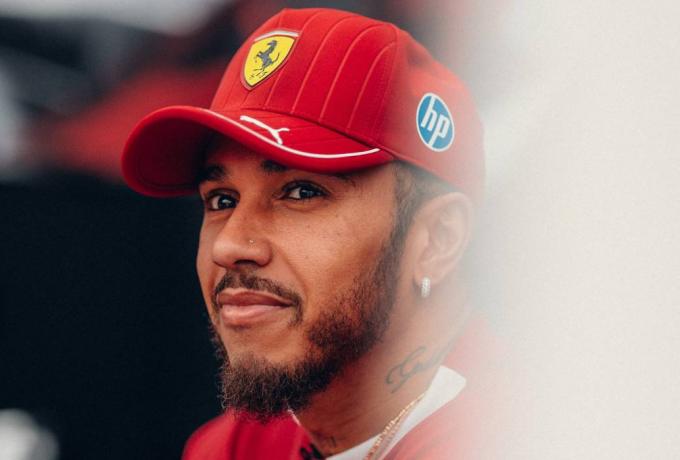 Καθησυχαστικός και με πίστη στη Ferrari ο Χάμιλτον