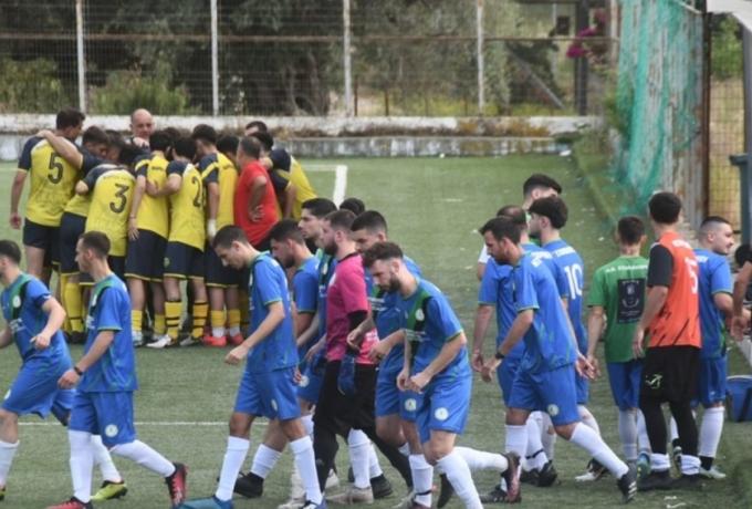 Σοβαρά επεισόδια σε αγώνα τοπικού στην Πάτρα: Οπαδός μπήκε στο γήπεδο και έστειλε ποδοσφαιριστή στο νοσοκομείο