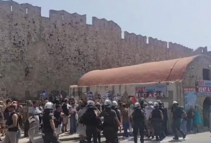 Ρόδος: Ένταση στο λιμάνι για την άφιξη Ισραηλινών τουριστών (vid)