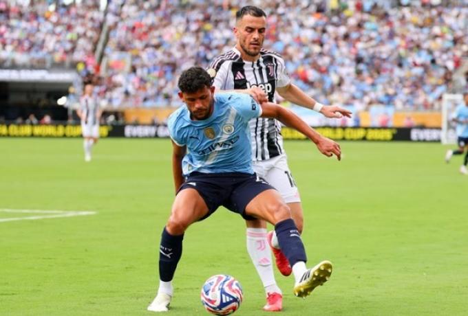 Tuttοsport: «Ο Ολυμπιακός διαπραγματεύεται με την Γιουβέντους για τον Κόστιτς»