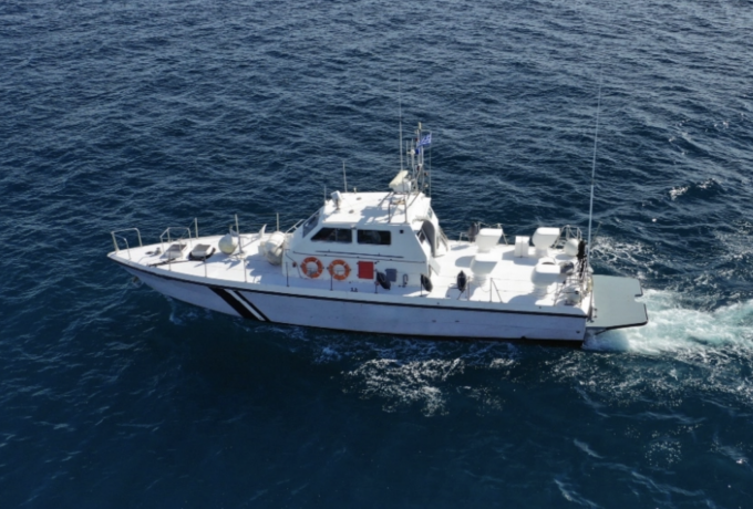 Κρατούμενος Τούρκος διακινητής έπεσε στη θάλασσα μεταξύ Χίου και Μυτιλήνης κατά τη μεταγωγή του - Ερευνες για τον εντοπισμό του | SDNA