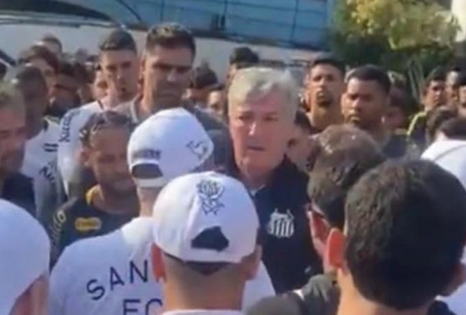 Oι οπαδοί της Σάντος εισέβαλλαν στο προπονητικό κέντρο σε έξαλλη κατάσταση!
