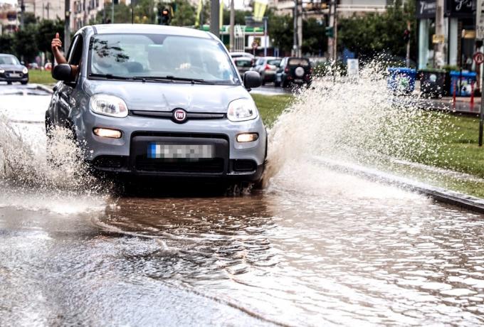 Καιρός σήμερα: Τοπικές βροχές και καταιγίδες – Η θερμοκρασία θα φτάσει έως τους 34 βαθμούς