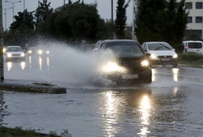 Προειδοποίηση Μαρουσάκη: Ξεκινά από το Σάββατο κακοκαιρία με πλημμύρες, κεραυνούς και χαλάζι