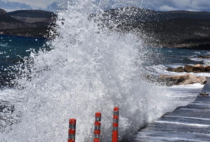 Καιρός σήμερα: Άνεμοι έως 8 μποφόρ και θερμοκρασίες έως τους 31 βαθμούς