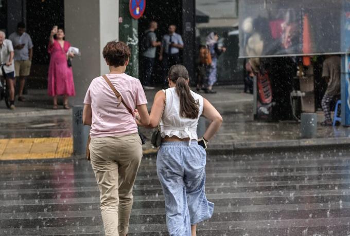 Καιρός σήμερα: Βροχές και καταιγίδες σε Ήπειρο και βόρειο Ιόνιο